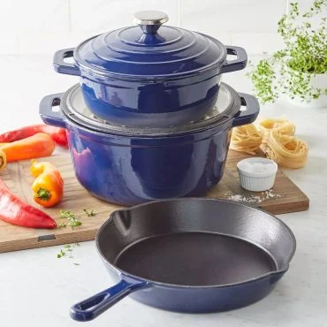 Sur la table cast iron 5 piece set in blue